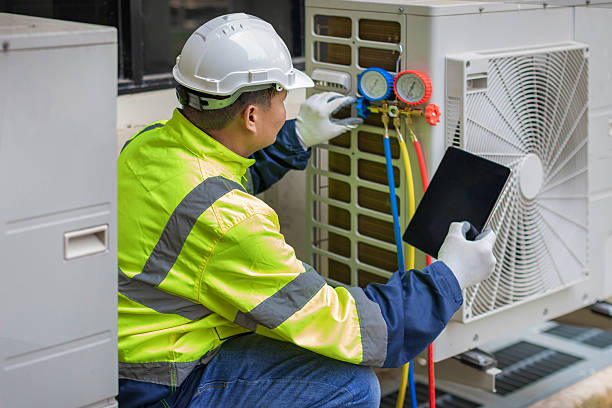 Professional Hvac technician working in Waunakee, WI